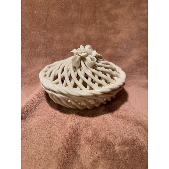 Vintage White Capodimonte Covered Porcelain Wicker Basket - Picture 1 of 3